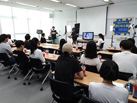 강연 진행중인 사진